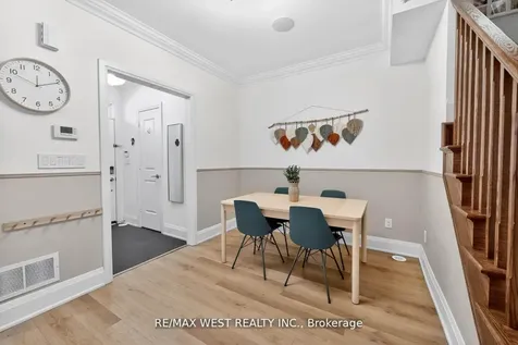 7 Oakburn Crescent Toronto ON M2N 2T5