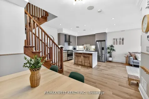 7 Oakburn Crescent Toronto ON M2N 2T5