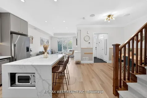 7 Oakburn Crescent Toronto ON M2N 2T5