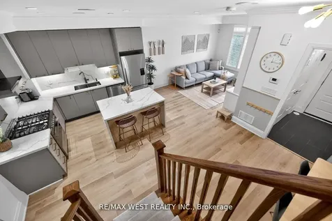 7 Oakburn Crescent Toronto ON M2N 2T5