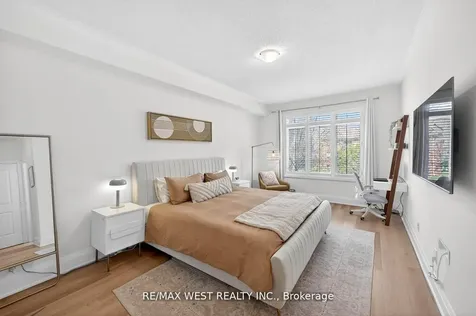 7 Oakburn Crescent Toronto ON M2N 2T5