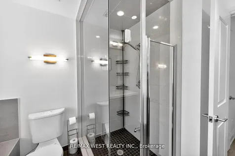 7 Oakburn Crescent Toronto ON M2N 2T5
