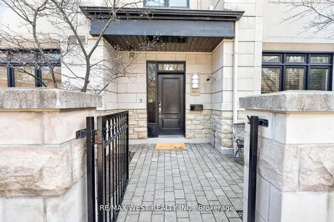 7 Oakburn Crescent Toronto ON M2N 2T5