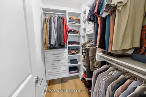 7 Oakburn Crescent Toronto ON M2N 2T5