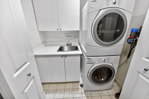 7 Oakburn Crescent Toronto ON M2N 2T5