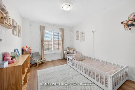 7 Oakburn Crescent Toronto ON M2N 2T5