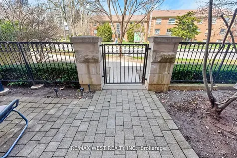 7 Oakburn Crescent Toronto ON M2N 2T5