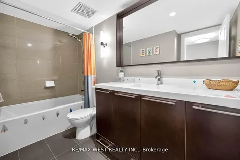 7 Oakburn Crescent Toronto ON M2N 2T5