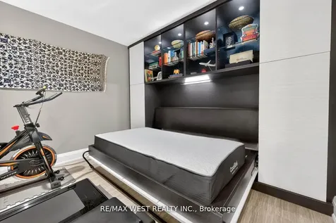 7 Oakburn Crescent Toronto ON M2N 2T5