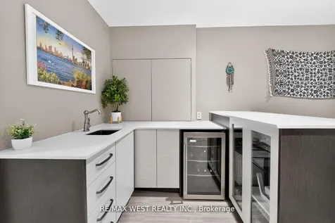 7 Oakburn Crescent Toronto ON M2N 2T5