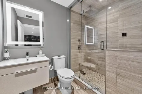 7 Oakburn Crescent Toronto ON M2N 2T5