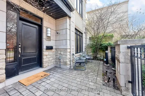 7 Oakburn Crescent Toronto ON M2N 2T5