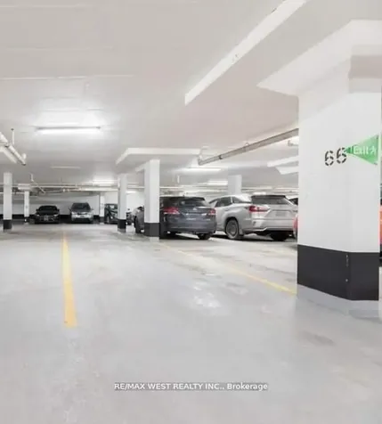 7 Oakburn Crescent Toronto ON M2N 2T5