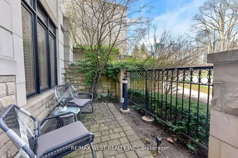 7 Oakburn Crescent Toronto ON M2N 2T5