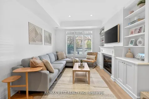 7 Oakburn Crescent Toronto ON M2N 2T5