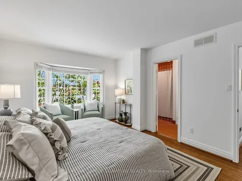 240 Broadway Avenue Toronto ON M4P 1V9