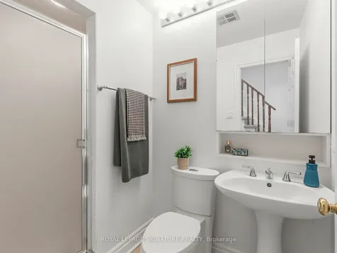 240 Broadway Avenue Toronto ON M4P 1V9