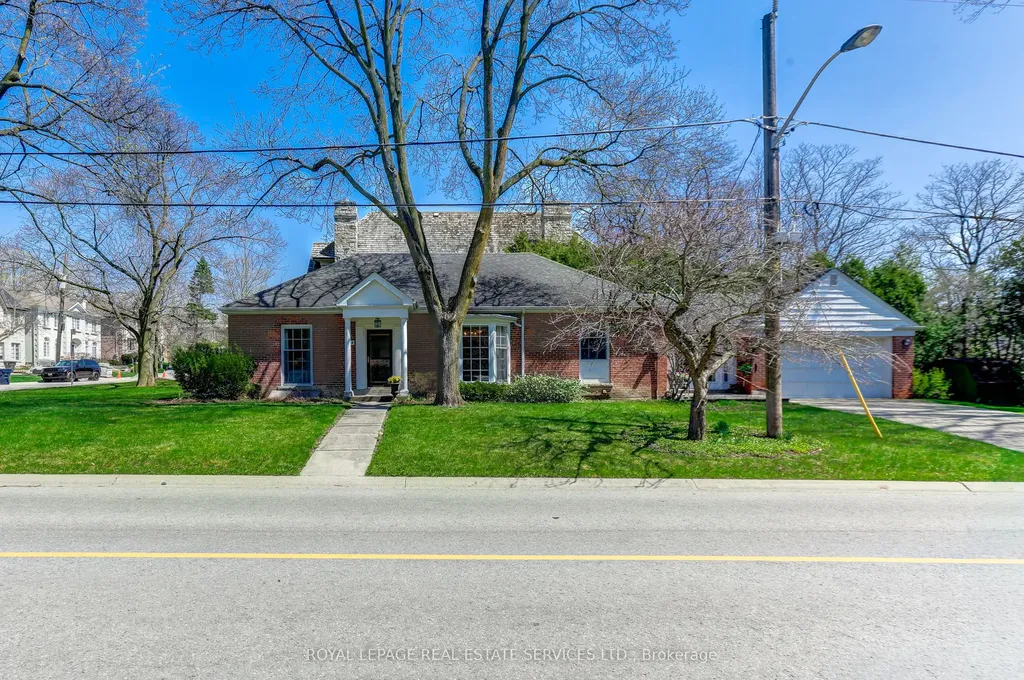 44 Highland Crescent Toronto ON M2L 1G6