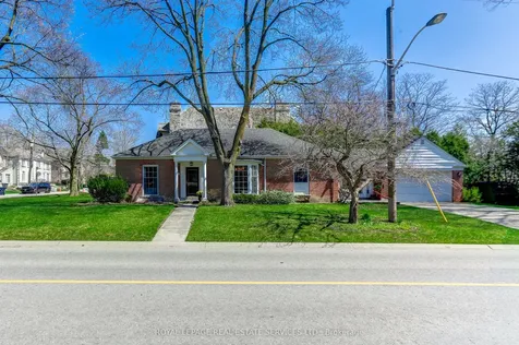 44 Highland Crescent Toronto ON M2L 1G6