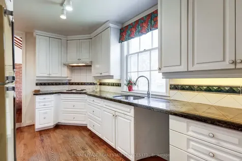 44 Highland Crescent Toronto ON M2L 1G6