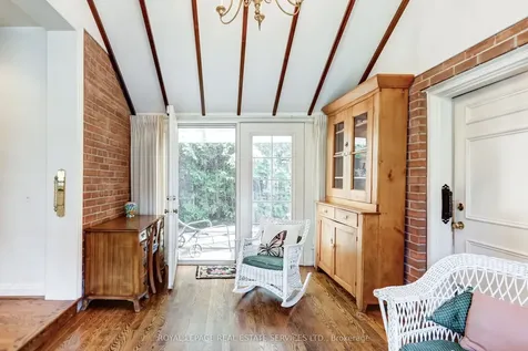 44 Highland Crescent Toronto ON M2L 1G6