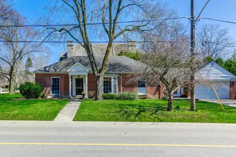 44 Highland Crescent Toronto ON M2L 1G6