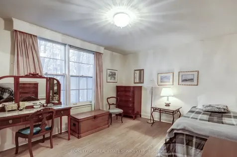 44 Highland Crescent Toronto ON M2L 1G6