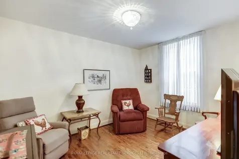 44 Highland Crescent Toronto ON M2L 1G6