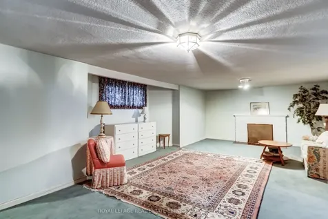 44 Highland Crescent Toronto ON M2L 1G6