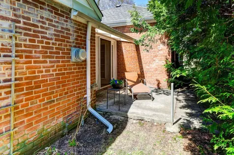 44 Highland Crescent Toronto ON M2L 1G6