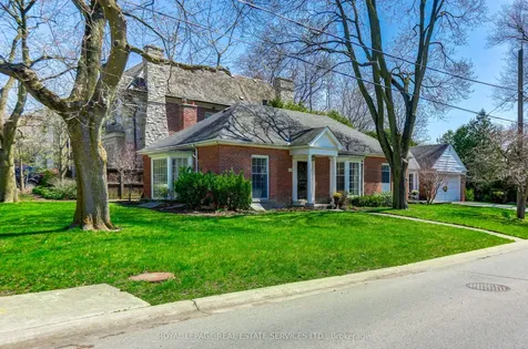 44 Highland Crescent Toronto ON M2L 1G6