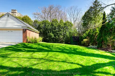 44 Highland Crescent Toronto ON M2L 1G6