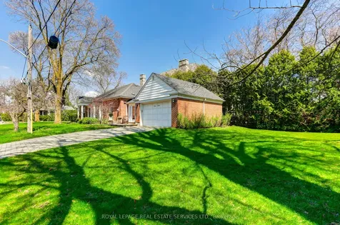 44 Highland Crescent Toronto ON M2L 1G6