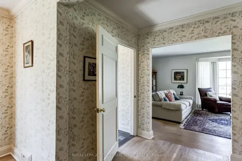 44 Highland Crescent Toronto ON M2L 1G6
