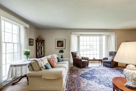 44 Highland Crescent Toronto ON M2L 1G6