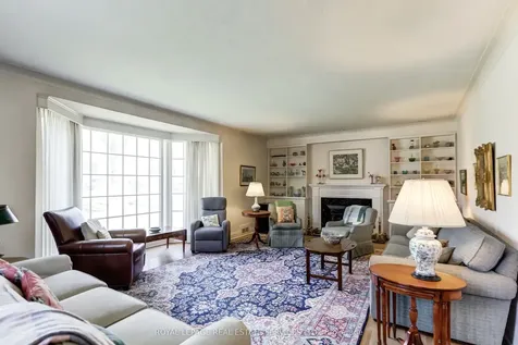 44 Highland Crescent Toronto ON M2L 1G6