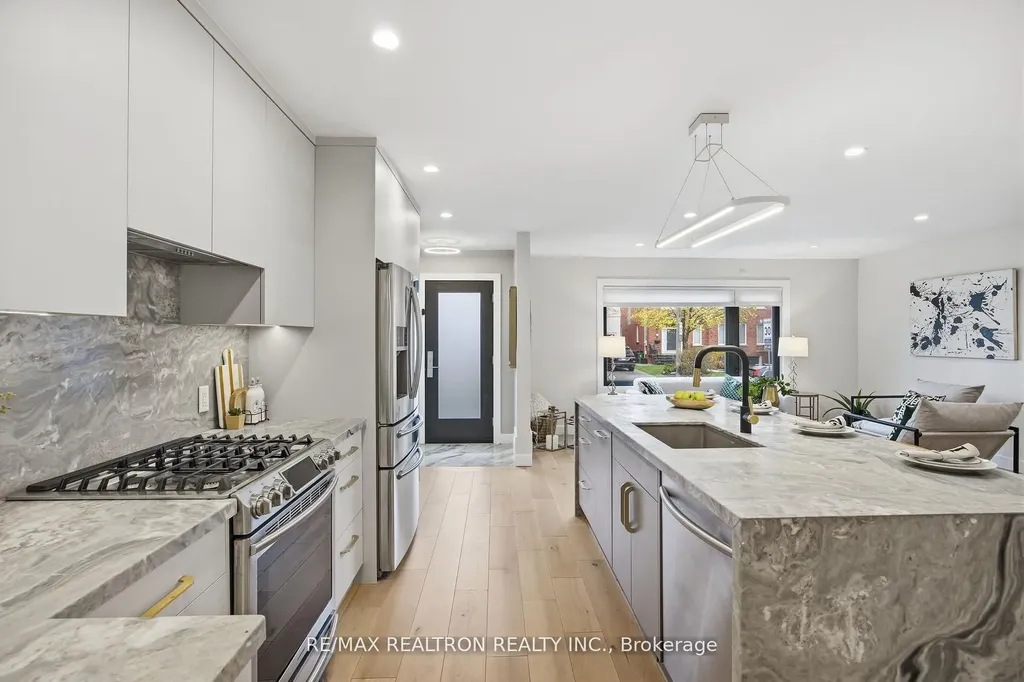 52 Burncrest Drive Toronto ON M5M 2Z5