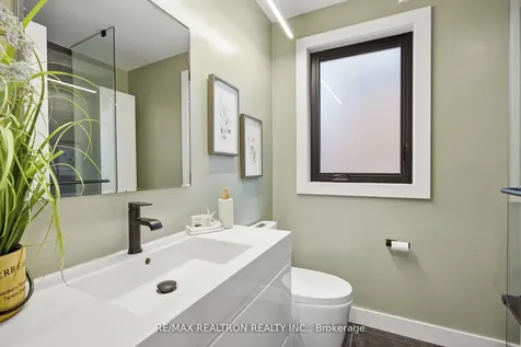 52 Burncrest Drive Toronto ON M5M 2Z5