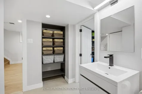 52 Burncrest Drive Toronto ON M5M 2Z5