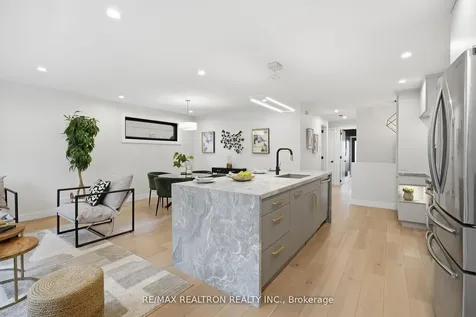 52 Burncrest Drive Toronto ON M5M 2Z5