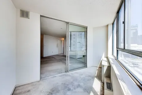 270 Queens Quay W Toronto ON M5J 2N4