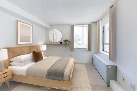 270 Queens Quay W Toronto ON M5J 2N4