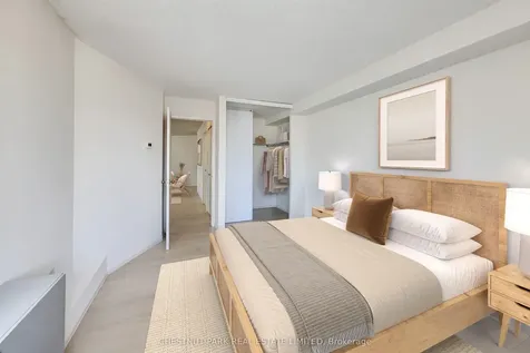 270 Queens Quay W Toronto ON M5J 2N4