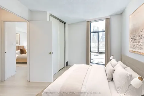 270 Queens Quay W Toronto ON M5J 2N4