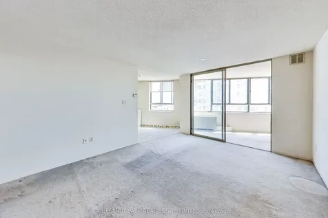 270 Queens Quay W Toronto ON M5J 2N4