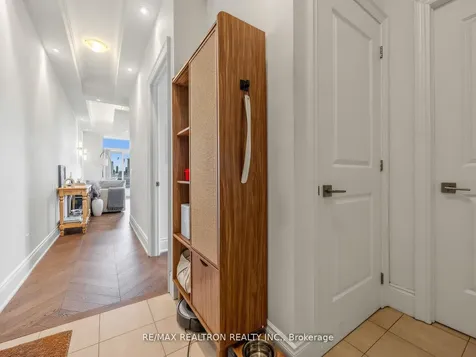 23 Glebe Road W Toronto ON M5P 0A1