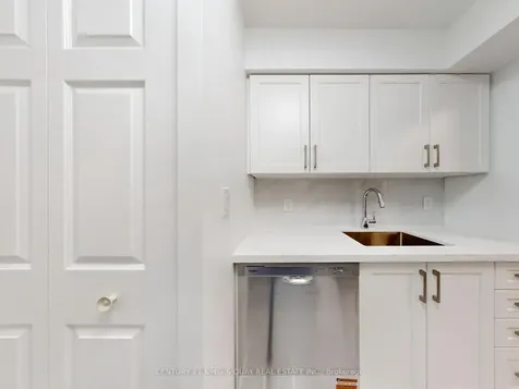 1 Pemberton Avenue Toronto ON M2M 4L9