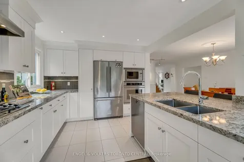 170 Fenn Avenue Toronto ON M2P 1X9