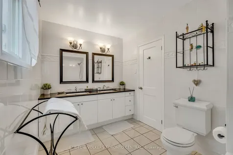 170 Fenn Avenue Toronto ON M2P 1X9