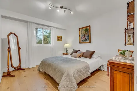 170 Fenn Avenue Toronto ON M2P 1X9